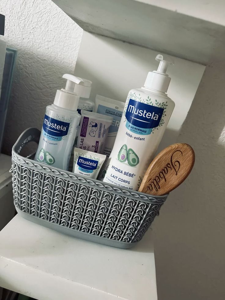MUSTELA