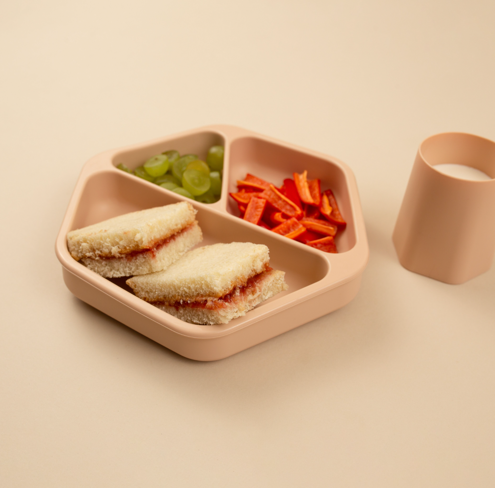 Assiette compartimentée avec couvercle en silicone - Sable - Image #1