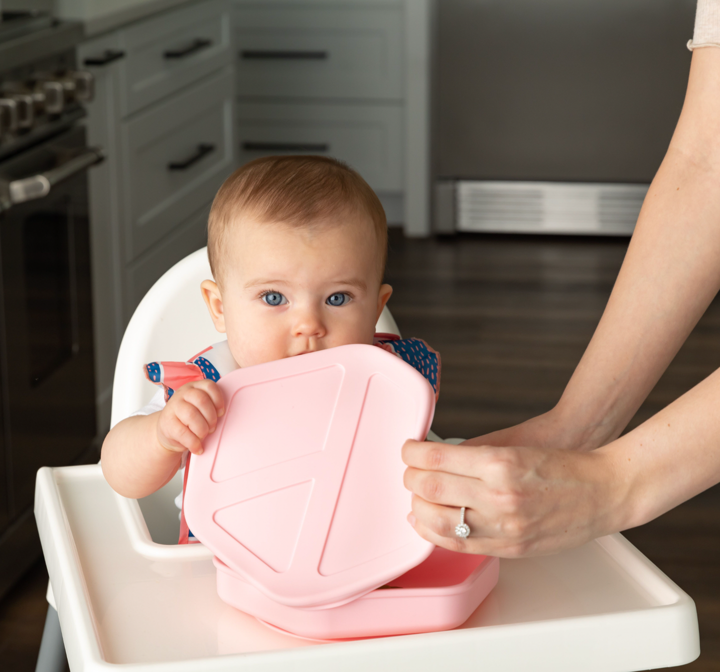 Assiette compartimentée avec couvercle en silicone - Rose - Image #2